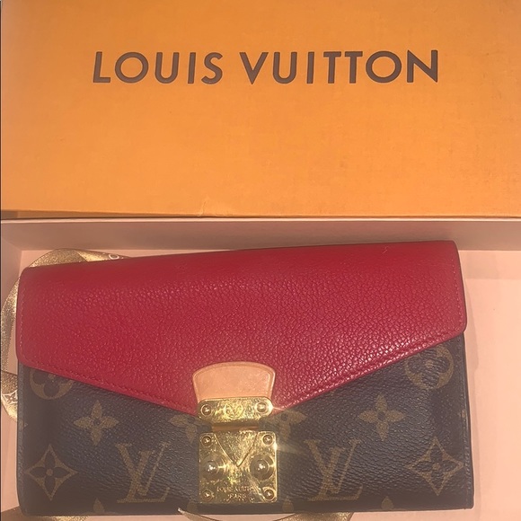 Louis Vuitton Wallet with red coated leather - Picture 3 of 4